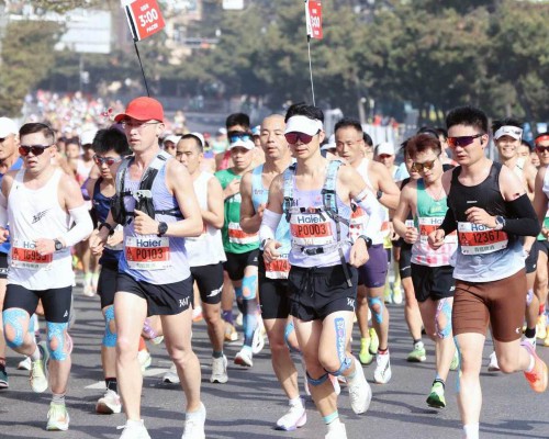 8届青马“全勤跑者”打卡海尔智跑之家